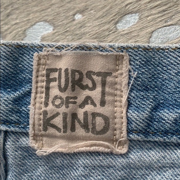 high wasted denim shorts with zippers - Picture 4 of 4